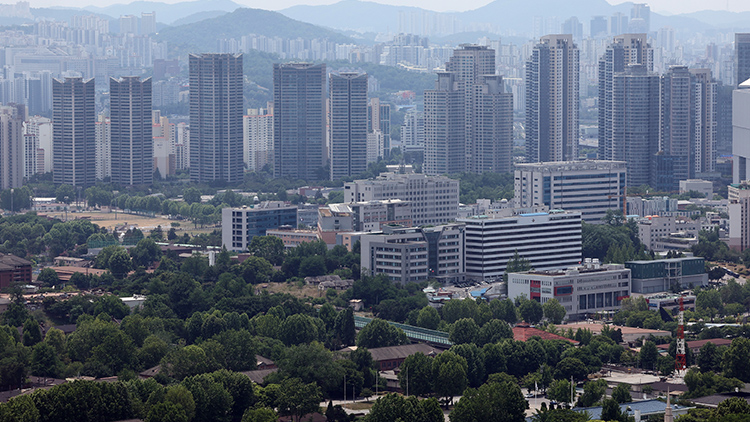 남산에서 바라본 서울 용산 일대 아파트 단지의 모습. / 연합뉴스