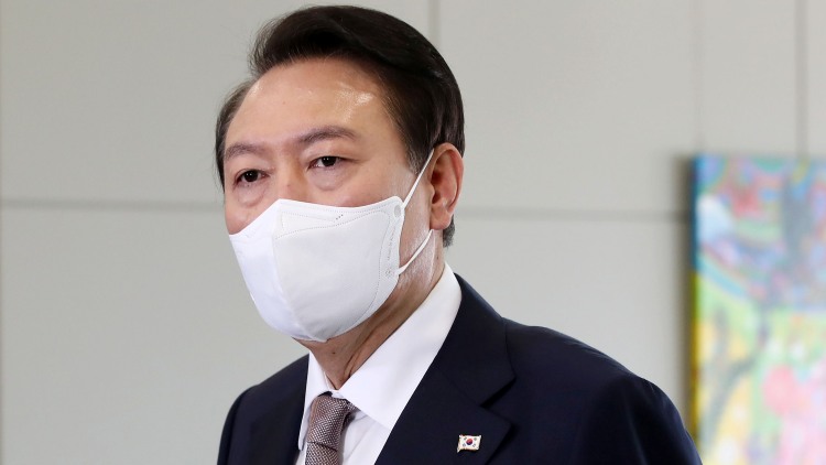 윤석열 대통령이 20일 오전 서울 용산 대통령실 청사로 출근, 현안과 관련해 발언하고 있다. / 대통령실통신사진기자단