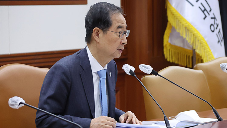 한덕수 국무총리가 24일 정부서울청사에서 열린 국정현안관계장관회의를 주재하고 있다. /연합뉴스