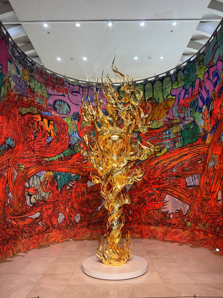 무라카미 다카시의 <욕망의 불꽃-골드> 2013. /출처: 이정민 기자