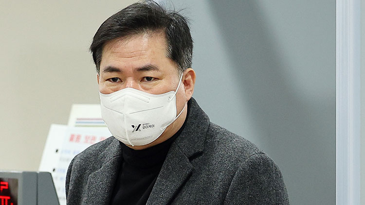 유동규 전 성남도시개발공사 기획본부장이 31일 오전 서울 서초구 서울중앙지법에서 열린 정 전 실장의 첫 공판준비기일을 마친 뒤 법원을 나서고 있다. /연합뉴스