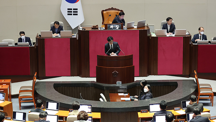 한동훈 법무부 장관이 27일 오후 국회에서 열린 본회의에서 더불어민주당 이재명 대표의 체포동의요청 이유설명을 하고 있다. /연합뉴스