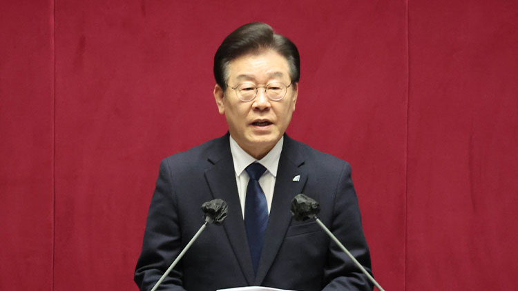 더불어민주당 이재명 대표가 27일 국회에서 열린 본회의에서 본인의 체포동의안에 관해 신상발언을 하고 있다. /연합뉴스