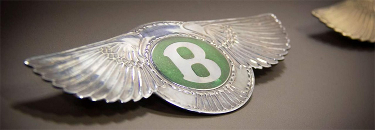 초창기 모델에 사용된 '윙드 비(Winged B)'. /벤틀리코리아 제공