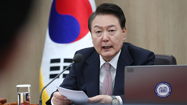 윤석열 대통령이 23일 서울 용산 대통령실 청사에서 열린 국무회의에서 발언하고 있다. /대통령실통신사진기자단