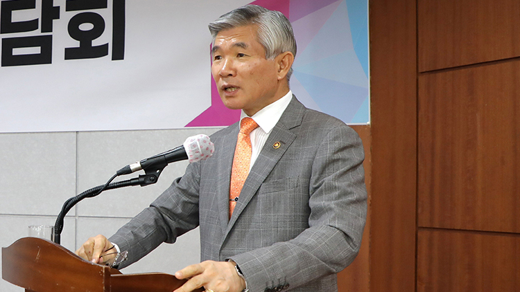 이기식 병무청장이 5일 서울 용산구 육군회관에서 열린 국방부 출입기자단 간담회에서 발언하고 있다. /병무청 제공