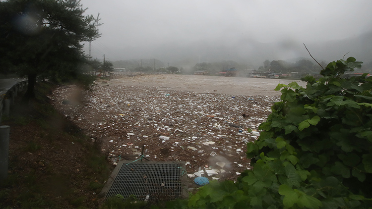 폭우로 사망·실종 등 20명 육박…괴산댐 넘쳐 6천명 대피