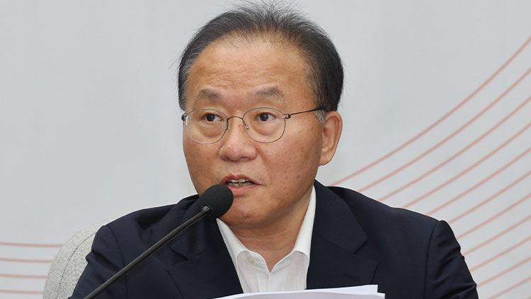 국민의힘 윤재옥 원내대표가 1일 오전 서울 여의도 국회에서 열린 원내대책회의에서 발언하고 있다. /연합뉴스