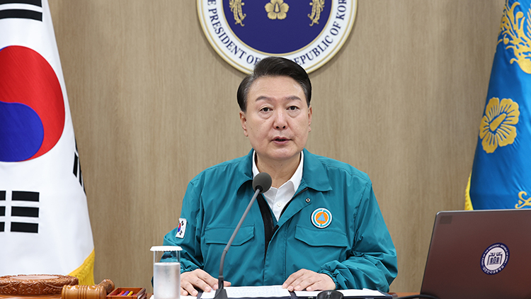 윤석열 대통령이 21일 서울 용산 대통령실 청사에서 열린 을지 및 제35회 국무회의에서 발언하고 있다. /연합뉴스