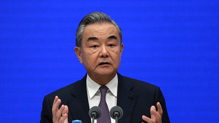 시진핑 APEC 참석 시사한 中 왕이…'美 주최국으로서 개방·공평·포용 보여줘야'