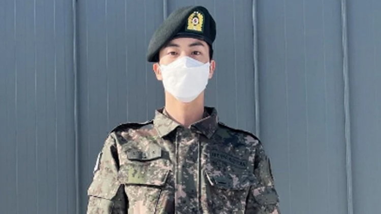 BTS 진 '조기진급으로 현재 병장…멤버들 입대에 눈물이 앞가려'
