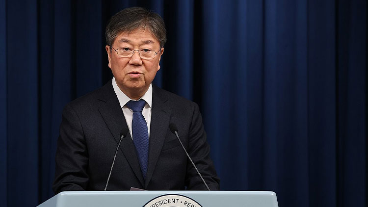 김대기 대통령비서실장이 6일 용산 대통령실에서 방송통신위원장 후보 등 인선을 발표하고 있다. / 연합뉴스