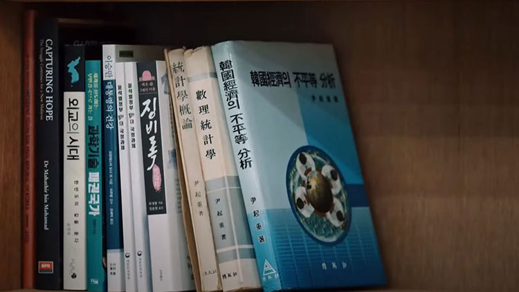 [취재후 Talk] '칩워'부터 이승만에 양향자까지…'尹의 책장' 속 책들