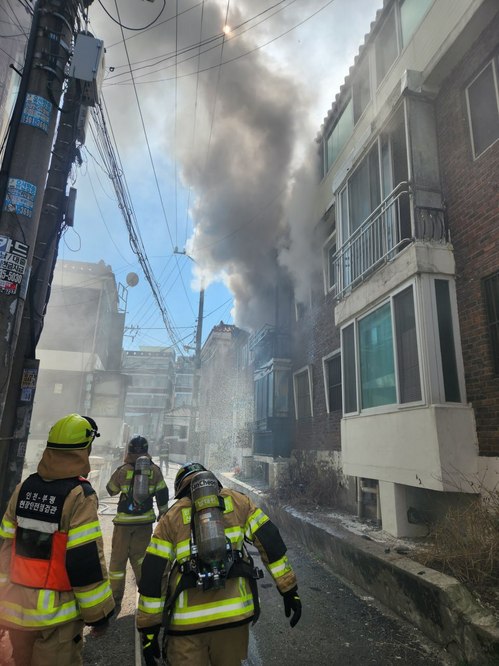 인천 빌라 화재로 60대 중상…무선청소기 충전 중 화재