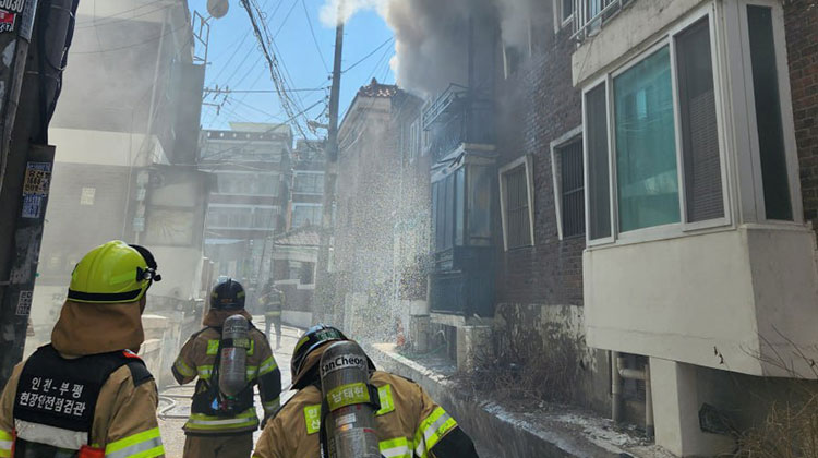 인천 빌라 화재로 60대 중상…무선청소기 충전 중 화재