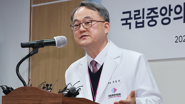 국립의료원장 '교수 단체행동 절망스러워'…의대 교수 이탈은 가속화