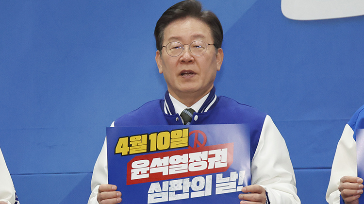 이재명, '호남 심장' 광주서 '與, 정신 나간 반역 집단'