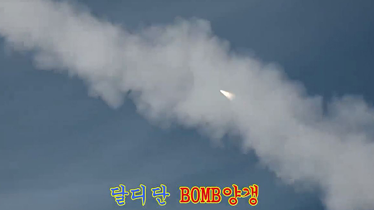 [영상] 조회수 터졌다…공군이 부르는 '달디단 '붐(BOMB) 양갱''