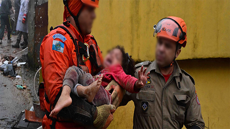 '진흙서 16시간' 4살 소녀 구출…온몸으로 감싼 아빠는 사망