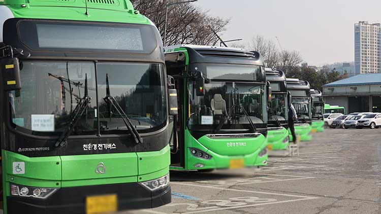 서울 시내버스 12년만에 총파업…약 98% 운행 중단