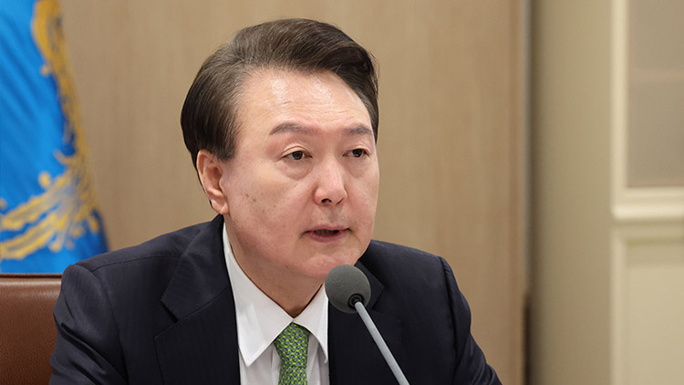 윤석열 대통령이 8일 오후 서울 용산 대통령실 청사에서 열린 도시주택공급 점검회의에 참석해 발언하고 있다. /연합뉴스