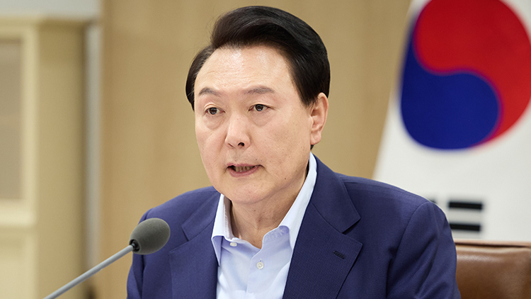 尹, 16일 국무회의서 첫 총선 입장표명…1년 반만에 '도어스테핑' 재개 검토