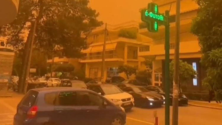 '핏빛 하늘' 리비아 뒤덮은 붉은 먼지…그리스까지 영향