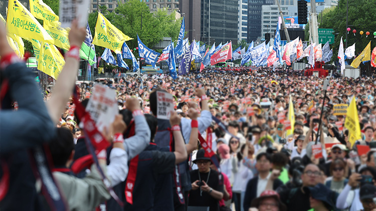노동절 양대노총 대규모 집회…광화문·국회 앞서 3만여 명 집회