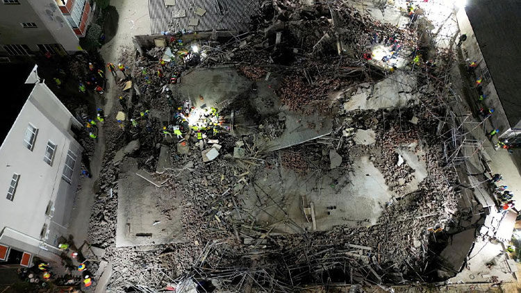 남아공서 공사중 아파트 붕괴…2명 사망·50여명 매몰