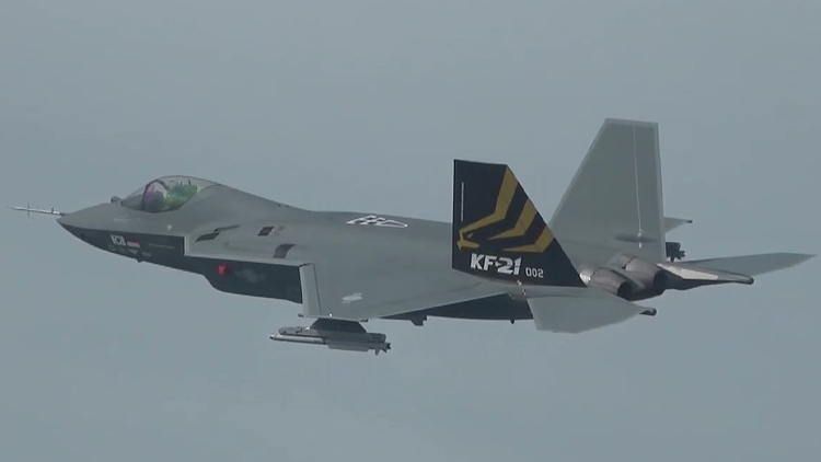 국산 전투기 KF-21, 사거리 200㎞ '미티어' 첫 실사격 성공