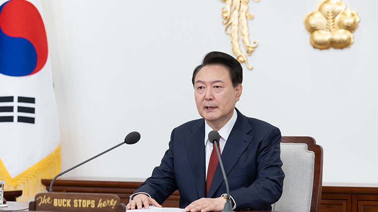 윤석열 대통령이 9일 오전 서울 용산 대통령실 청사 집무실에서 '윤석열정부 2년 국민보고 및 기자회견'의 모두 발언을 하고 있다. /대통령실 제공