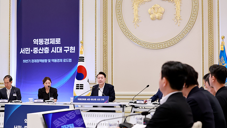尹 '25조원 맞춤형 소상공인 지원책 마련…현금살포는 포퓰리즘'