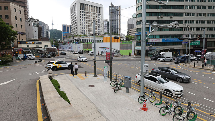 경찰 '시청역 역주행 운전자, 호텔 주차장 출입구 쪽부터 과속'