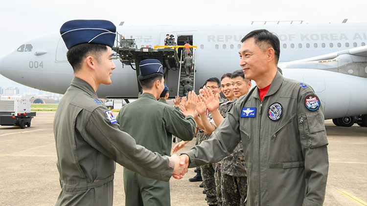 공군 F-15K, 공중급유로 7시간반 비행…호주 '피치블랙' 훈련 참가