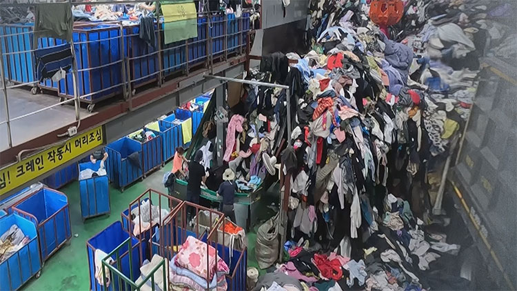 [CSI] '택도 안 떼고 버려'…중국 온라인 쇼핑몰 인기에 늘어나는 의류 폐기물