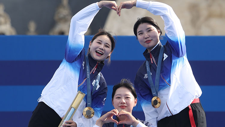 여자 양궁 단체, 중국 누르고 금메달…10연패 '금자탑'