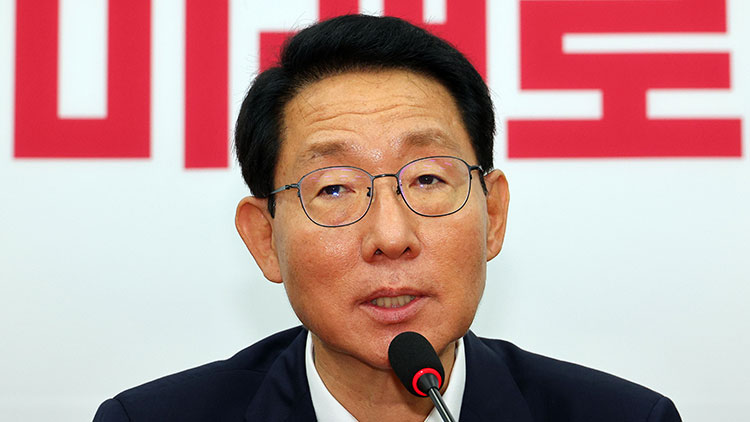 국민의힘 정책위의장으로 지명된 김상훈 의원이 2일 오전 국회에서 기자회견을 하고 있다. /연합뉴스