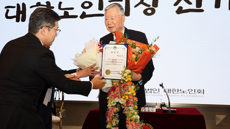 대한노인회 회장 당선된 이중근 부영그룹 회장…'노인복지 향상 위해 노력할 것'