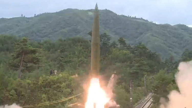 北, 단거리 탄도미사일 도발…고농축우라늄 시설 공개 닷새만