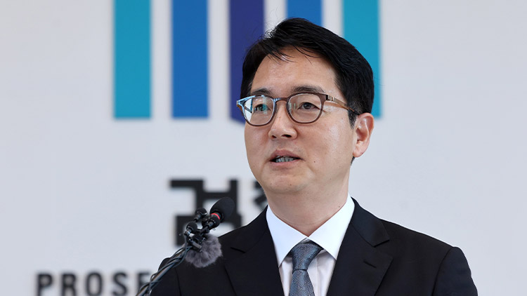 심우정 신임 검찰총장이 19일 오전 서울 서초구 대검찰청에서 열린 취임식에 참석해 취임사하고 있다. /연합뉴스