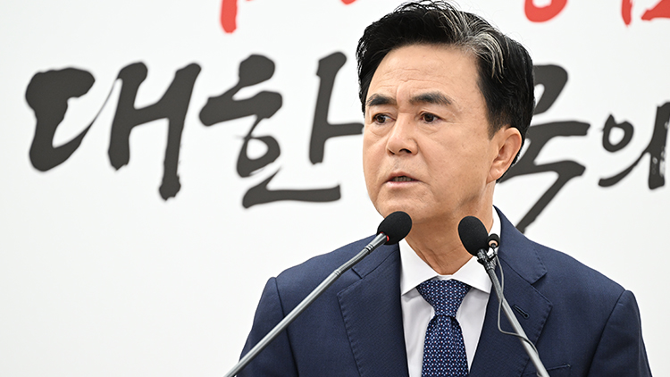 김태흠 '신뢰 없이 각 세우기 위한 韓의 독대 퍼포먼스는 하극상'