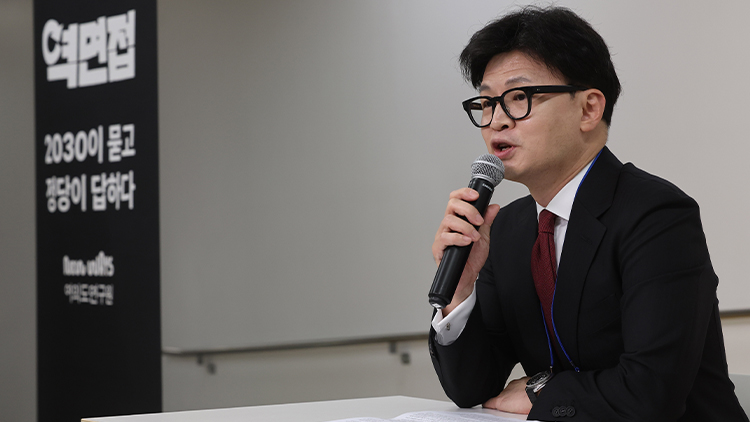 국민의힘 한동훈 대표가 27일 오후 서울 성동구 성수동 인근에서 열린 '역면접x국민의힘, 2030이 묻고 정당이 답하다' 행사에서 발언하고 있다. /연합뉴스