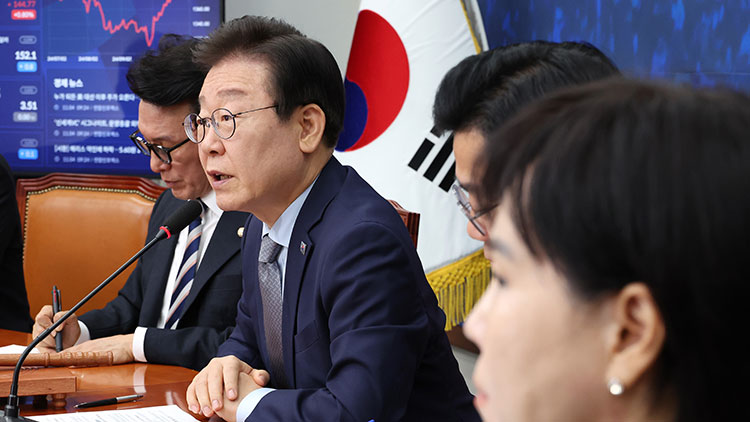 더불어민주당 이재명 대표가 4일 오전 국회에서 열린 최고위원회의에서 발언하고 있다. /연합뉴스 