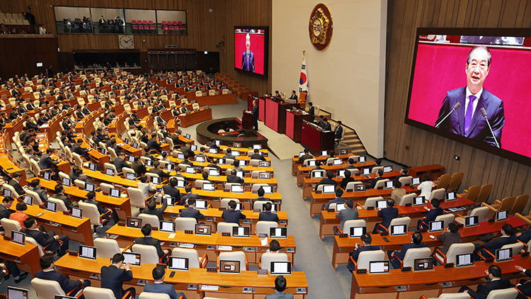 한덕수 국무총리가 4일 오전 국회에서 열린 본회의에서 2025년도 예산안 및 기금운용계획안에 대한 시정연설을 하고 있다. /연합뉴스 