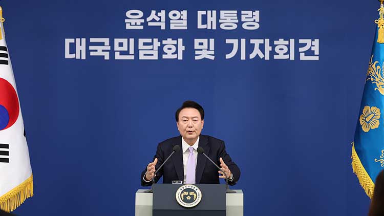 윤석열 대통령이 7일 오전 서울 용산 대통령실 청사 브리핑실에서 '대국민담화 및 기자회견'을 하고 있다. /연합뉴스