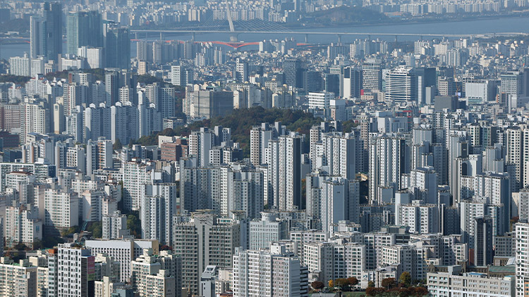 남산에서 바라본 아파트 단지. /연합뉴스