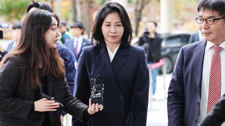 김혜경, '공직선거법 위반' 선고공판 출석…질문에 묵묵부답