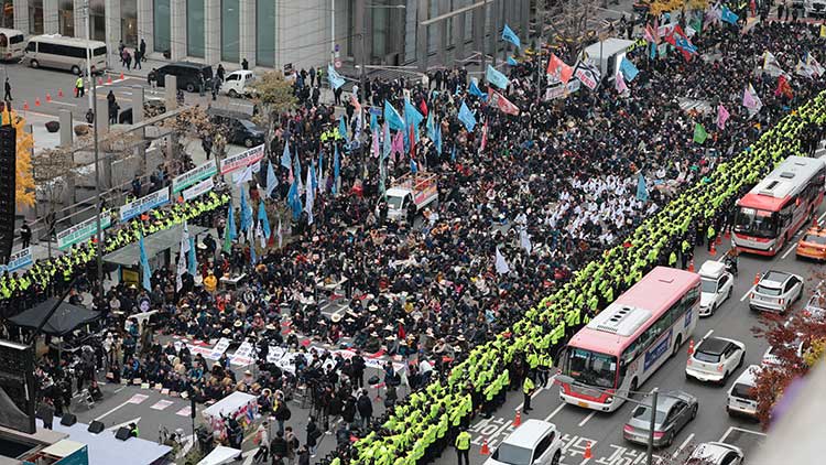 민노총·전농 '尹 정권 퇴진' 도심 집회…교통 혼잡 극심