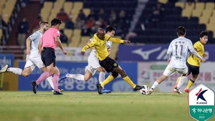 전남, '퇴장 변수' 딛고 부산과 0-0 무승부…승격 PO 진출