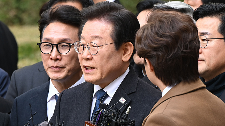 이재명 '진실과 정의 되찾아…사람 살리는 정치해야'